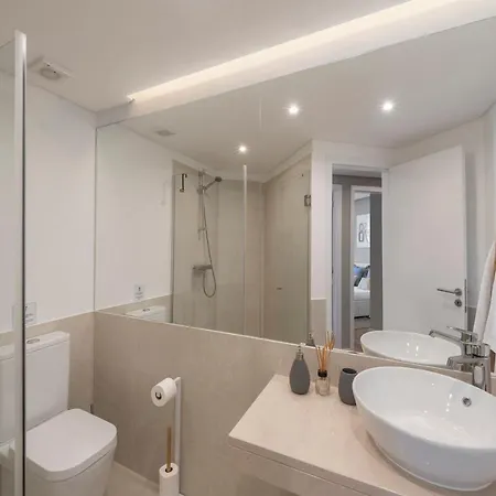 The Mountain By An Island Lägenhet